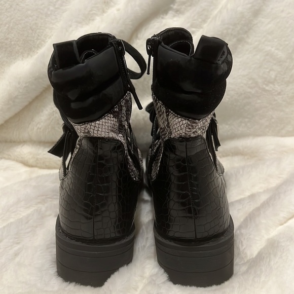 029. BOOHOO SNAKE & CROC CHUNKY COMBAT BOOTS Size 39/8.5 - Picture 5 of 5